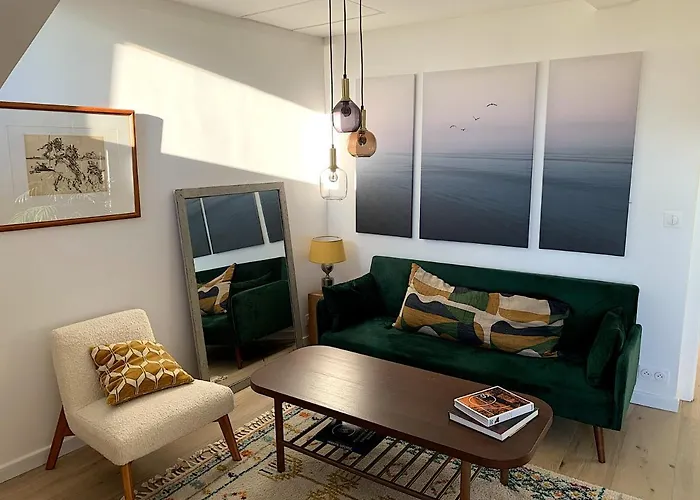 Elegant 3 Pieces - Parking