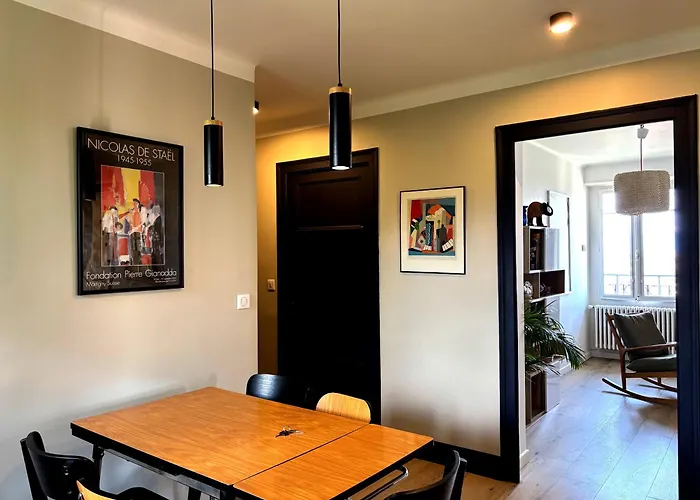 Elegant 3 Pieces - Parking